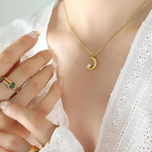 Valentine Gifting Love Non Tarnish women's jewelry necklace Moon Zircon pendant necklace stainless steel
